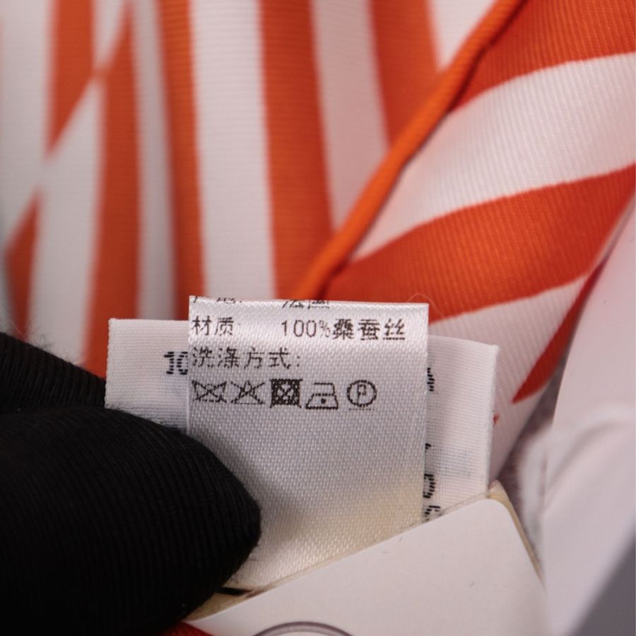 Hermes 新型大剧院彩色花卉真丝丝巾-16