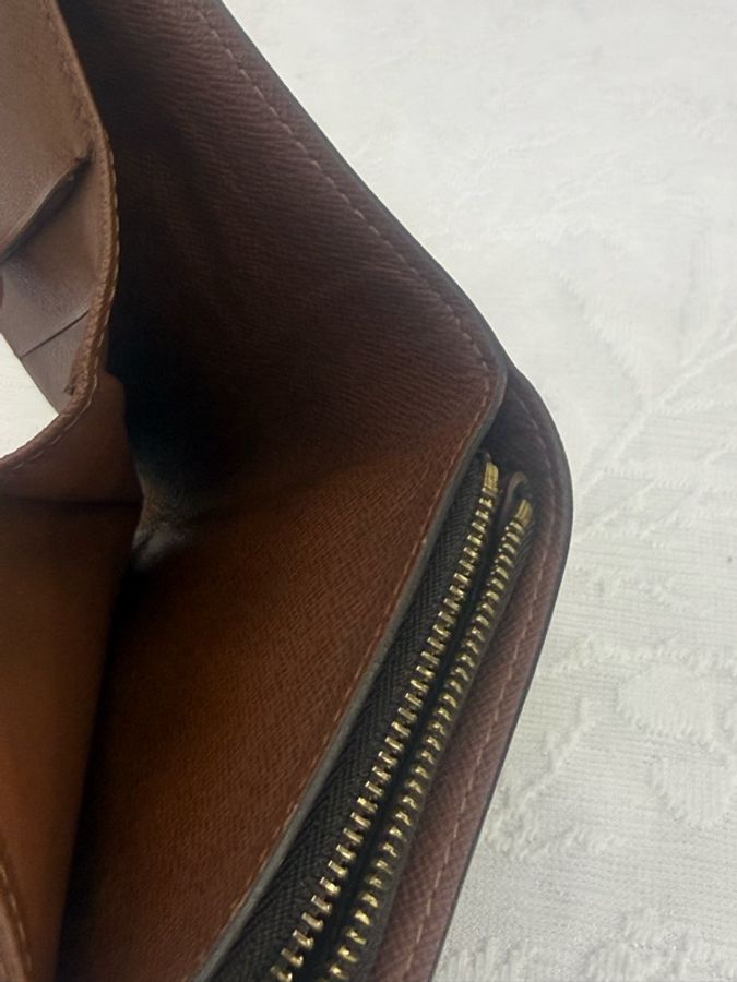 Louis Vuitton Wallet-2