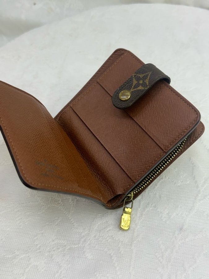 Louis Vuitton Wallet-13