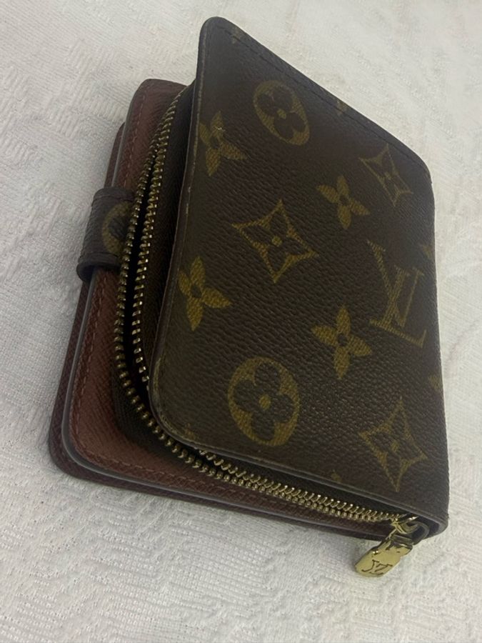 Louis Vuitton Wallet-16