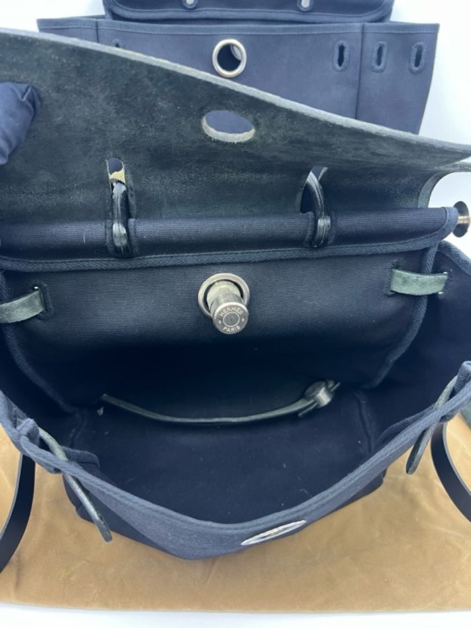 【超高性價比✨ 全網最低價!】Hermes中古款 Herbag黑色雙肩包 有替換袋(下單前先詢問庫存❗️❗️)-4