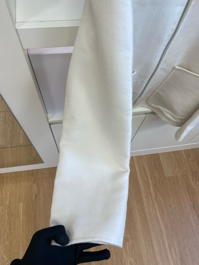 全新帶吊牌 Hermès 豬鼻子拉鏈羊絨大衣外套。經典豬鼻子拉鏈設計,細節滿滿。100%頂級羊絨,觸感軟糯。-6