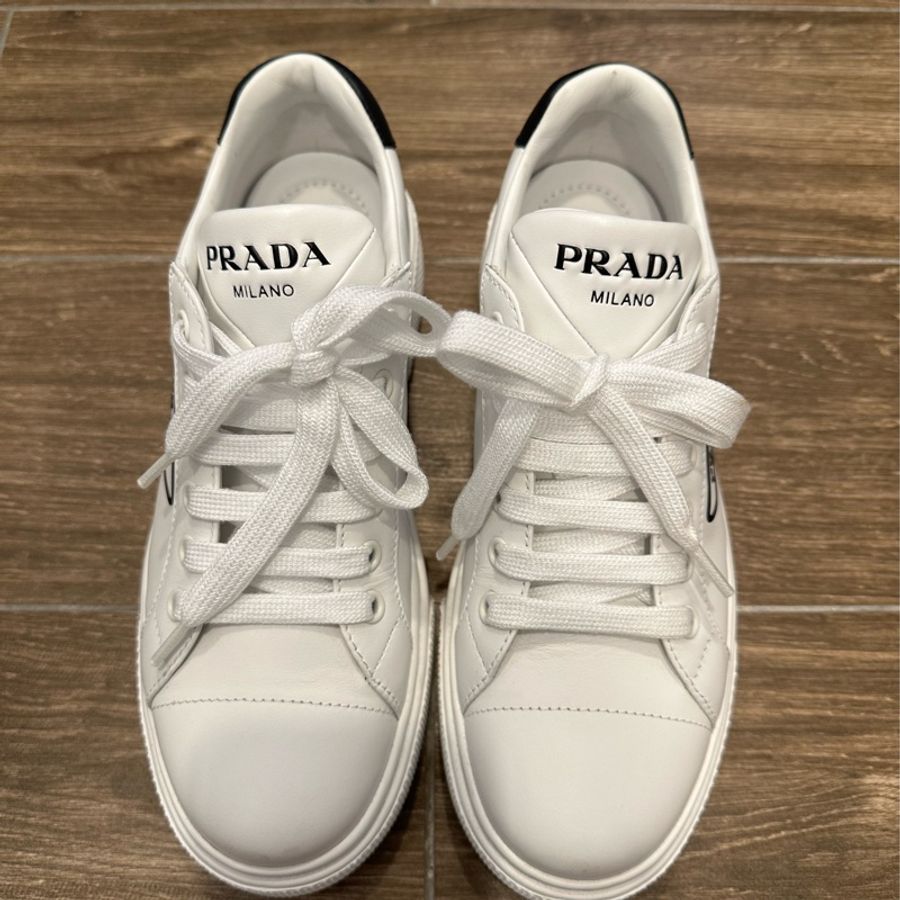 PRADA 經典女裝休閒鞋36號-0