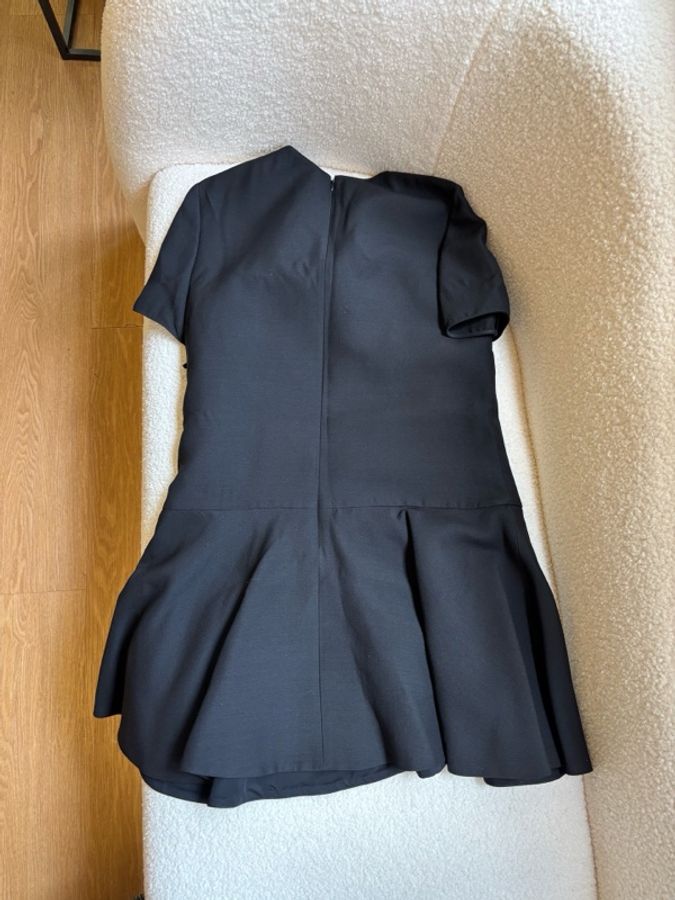 Valentino華倫天奴 經典小黑裙,原價 ¥37,000。尺碼 42碼(170/88A)。衣長 81cm,胸圍 96cm,肩寬 40cm。-7