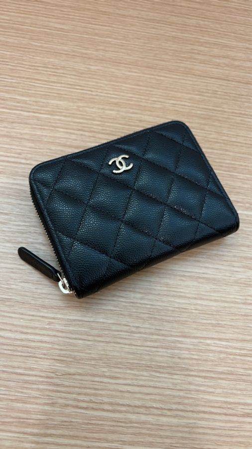 Chanel 25S 拉鍊對開短夾 荔枝牛皮-0