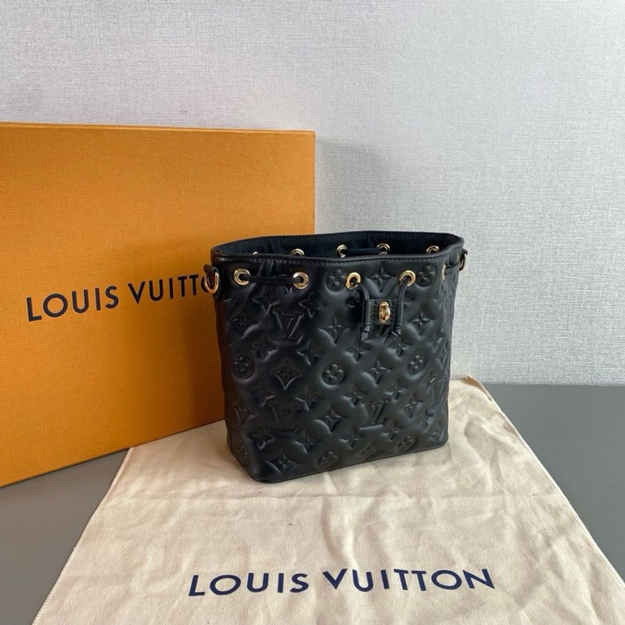 Louis Vuitton路易威登👑 黑色壓紋 新款Coussin Bucket 水桶包 99新 芯片款-2
