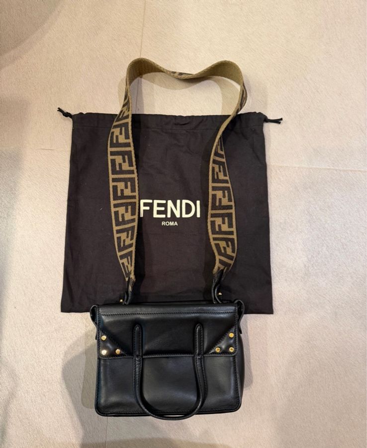 FENDI Flip Mini 黑色小牛皮肩背包 (含防塵袋,倫敦購入)-0