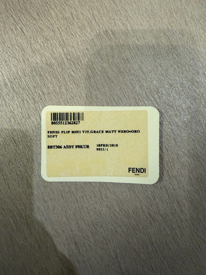 FENDI Flip Mini 黑色小牛皮肩背包 (含防塵袋,倫敦購入)-5