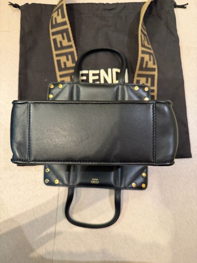 FENDI Flip Mini 黑色小牛皮肩背包 (含防塵袋,倫敦購入)-10