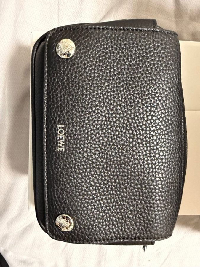 LOEWE PEBBLE MESSENGER BAG 小郵差包-1