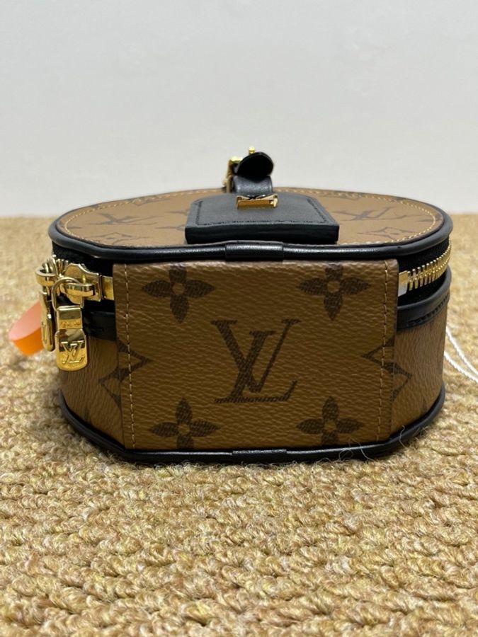 Lv 老花小硬餅 13*12-4
