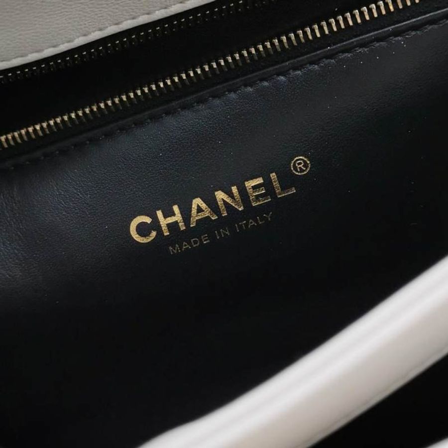 Chanel Trendy CC中羊皮純色菱格絎縫金屬板斜挎包單肩包-7