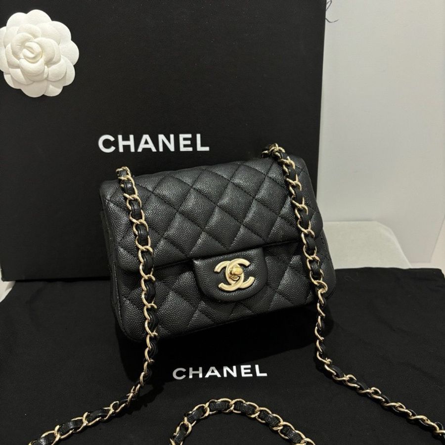 Chanel香奈兒 cf 方胖子
黑金荔枝皮方胖子
鏈條單肩斜挎包
99新 24開無卡
尺寸:16x12cm
IRY-3