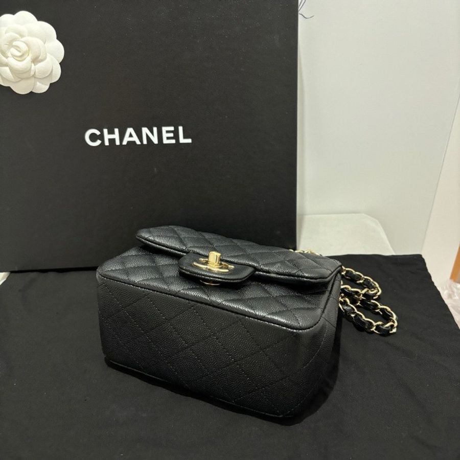 Chanel香奈兒 cf 方胖子
黑金荔枝皮方胖子
鏈條單肩斜挎包
99新 24開無卡
尺寸:16x12cm
IRY-7