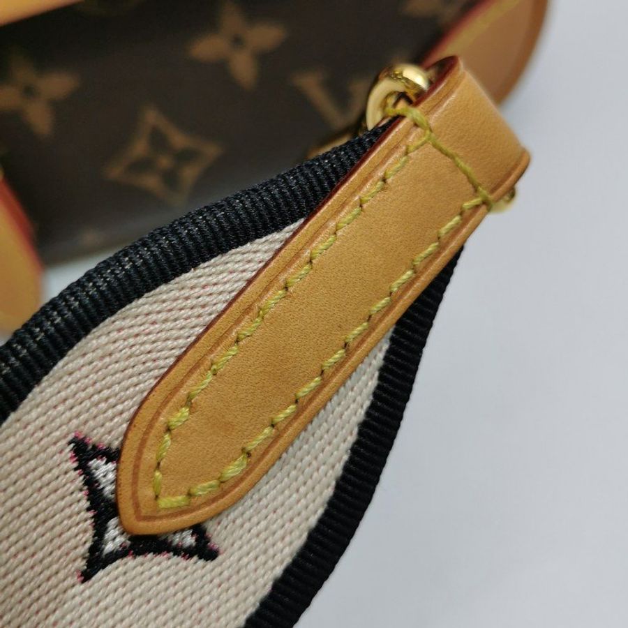 Louis Vuitton (LV) Diane植鞣革Monogram印花斜背包單肩包晶片款-21