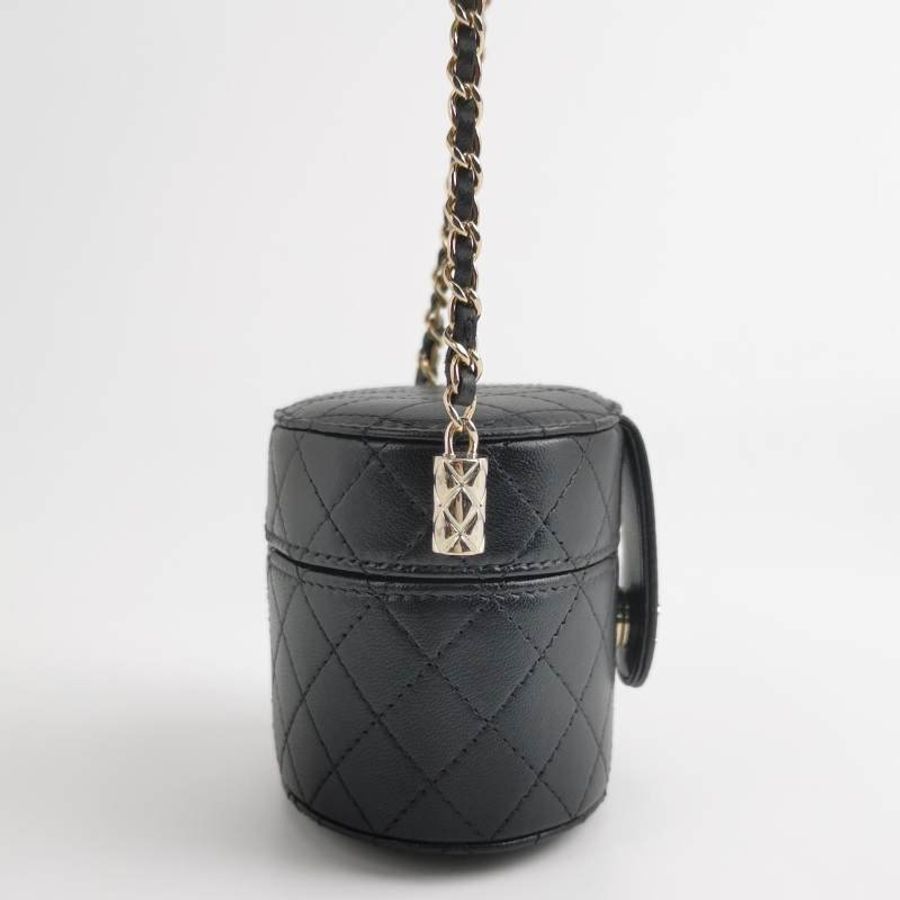 Chanel 羊皮菱格絎縫雙C logo斜背包-3