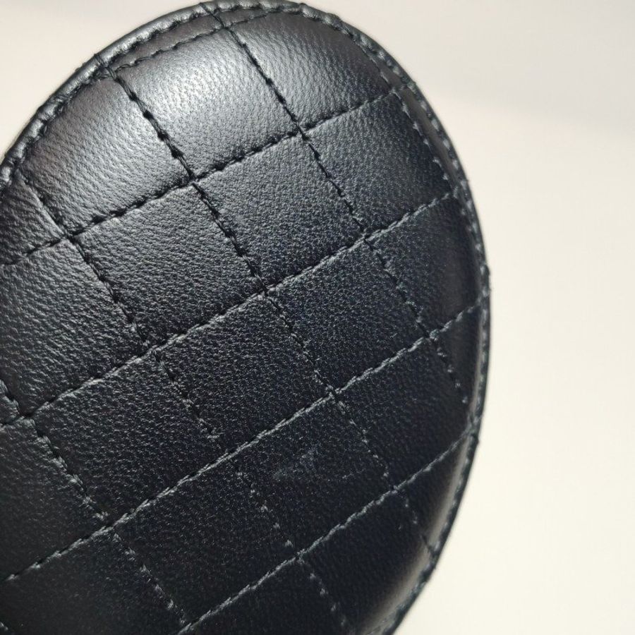 Chanel 羊皮菱格絎縫雙C logo斜背包-16