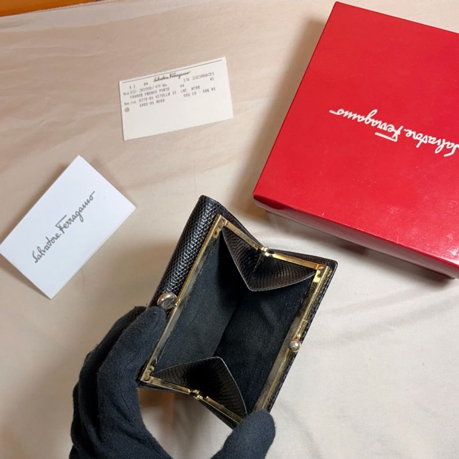 🔥經典實用 ferragamo 菲拉格慕 黑金蝴蝶結 8卡零錢袋短夾-6