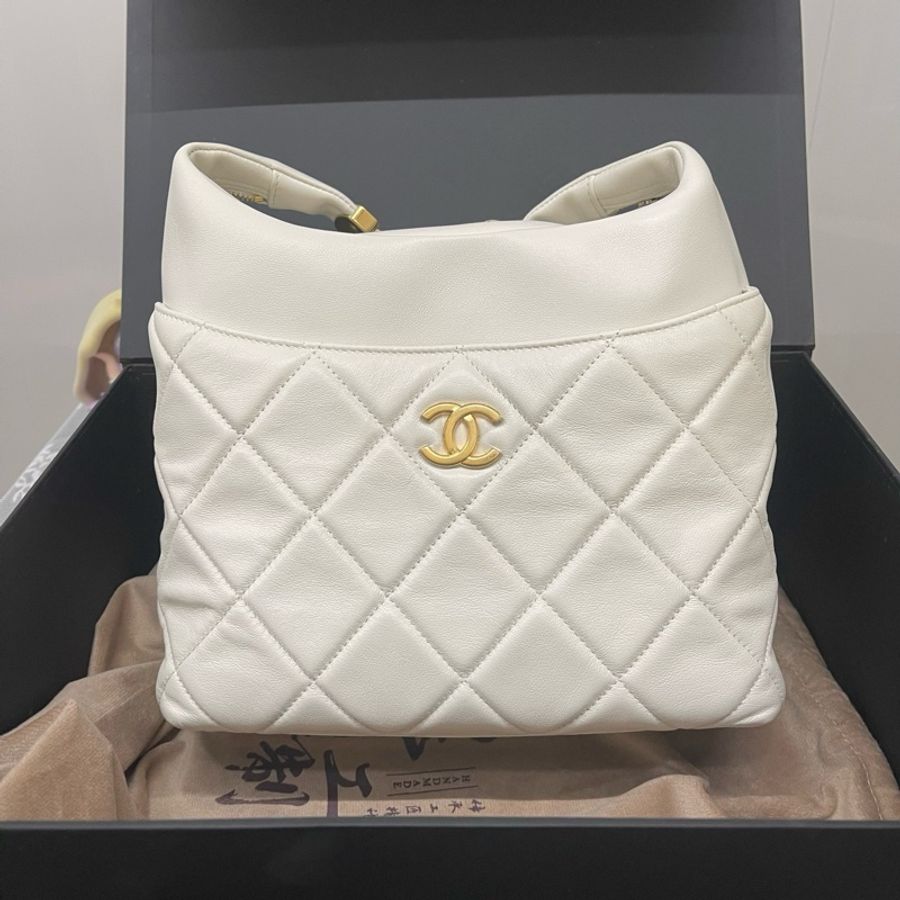 香奈兒Chanel 白色 hobo 單肩包 99 新 芯片款-0