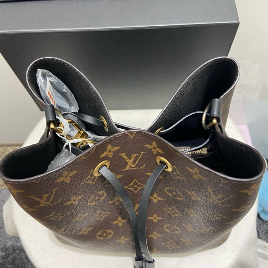 路易威登Louis Vuitton 黑水桶包 斜挎包-4