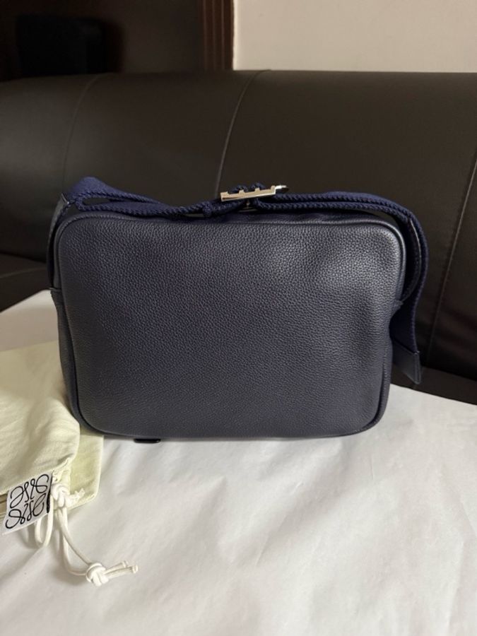 Loewe羅意威 深藍色斜挎包有塵袋尺寸:長23cm 寬9cm 高18cm-1