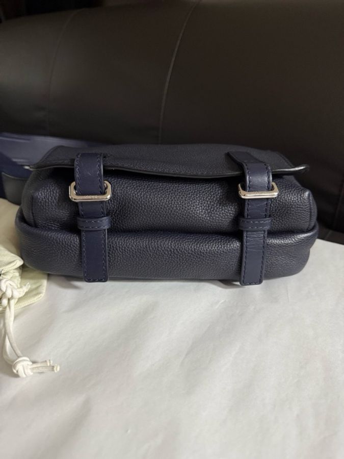 Loewe羅意威 深藍色斜挎包有塵袋尺寸:長23cm 寬9cm 高18cm-4