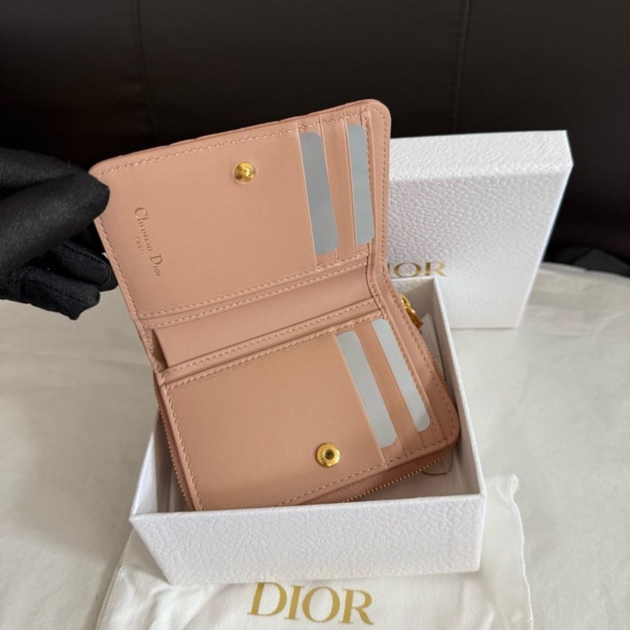 Dior迪奥新款迪奧粉色小牛皮藤格紋卡包小錢包零錢包 盒子塵袋 尺寸9×11cm。-6