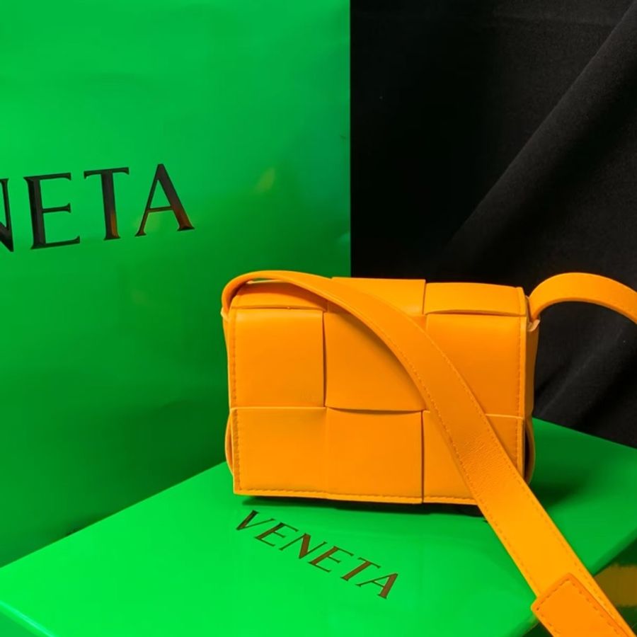 Bottega Veneta • Cassette 六格鮮橙橘斜背包-1