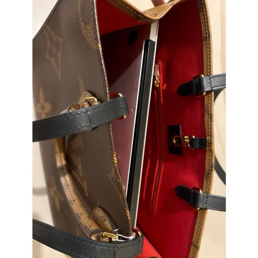 《選品》 市價12萬Louis Vuitton路易威登經典ONTHEGO Monogram Reverse托特/肩背起來-23