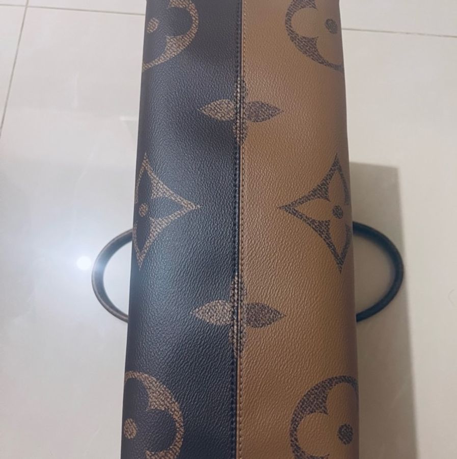 《選品》 市價12萬Louis Vuitton路易威登經典ONTHEGO Monogram Reverse托特/肩背起來-20