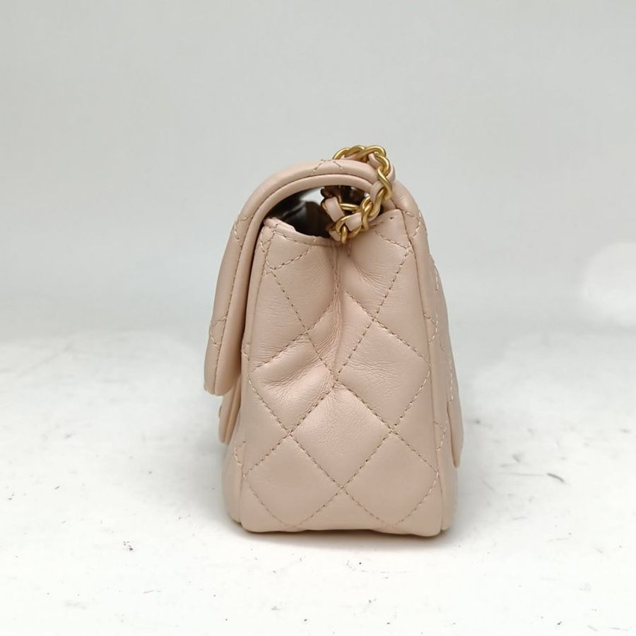 CHANEL CF口蓋包方胖子淡粉色羊皮晶片金扣金球調節扣肩背包-1