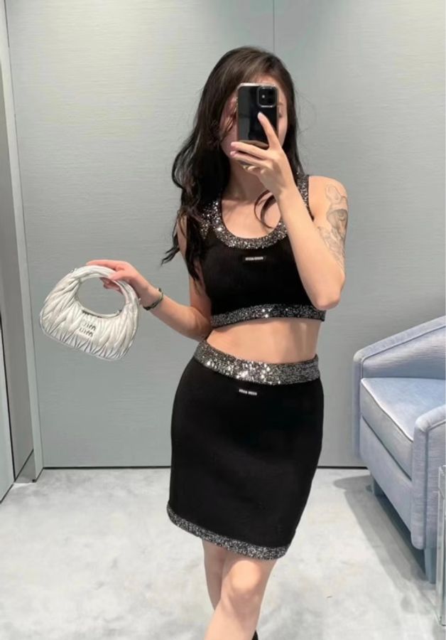 Miu Miu亮片滾邊短款羊絨背心-2