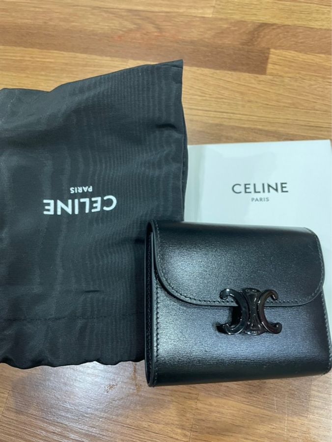 近全新Celine全黑短夾-0