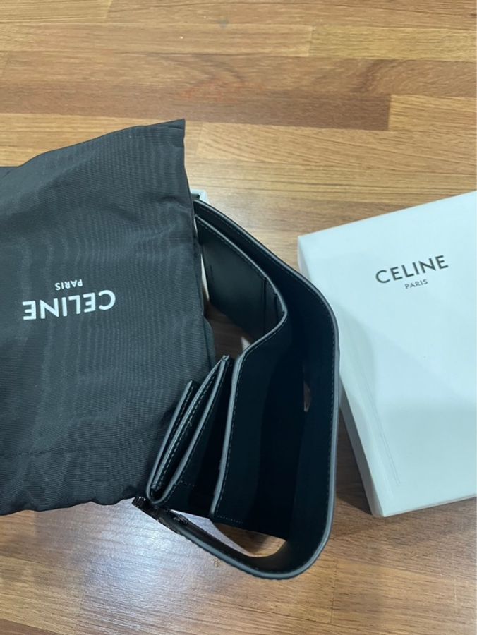 近全新Celine全黑短夾-11