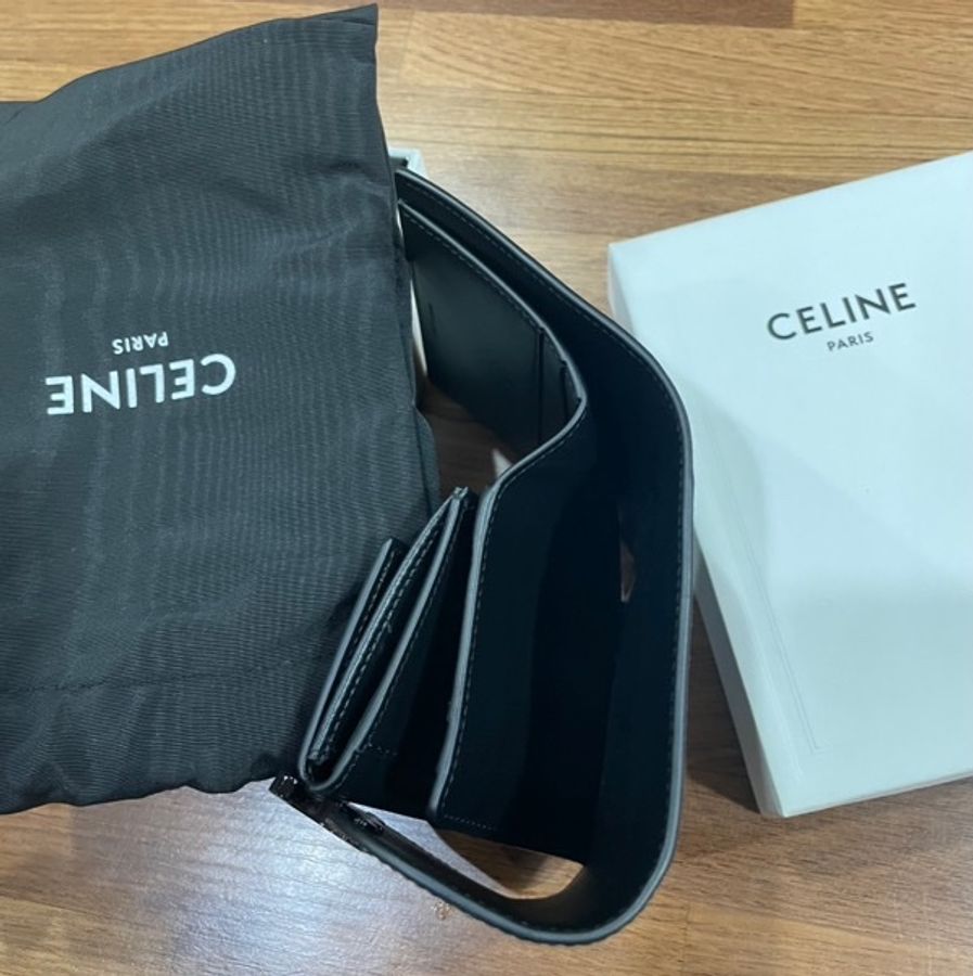 近全新Celine全黑短夾-5