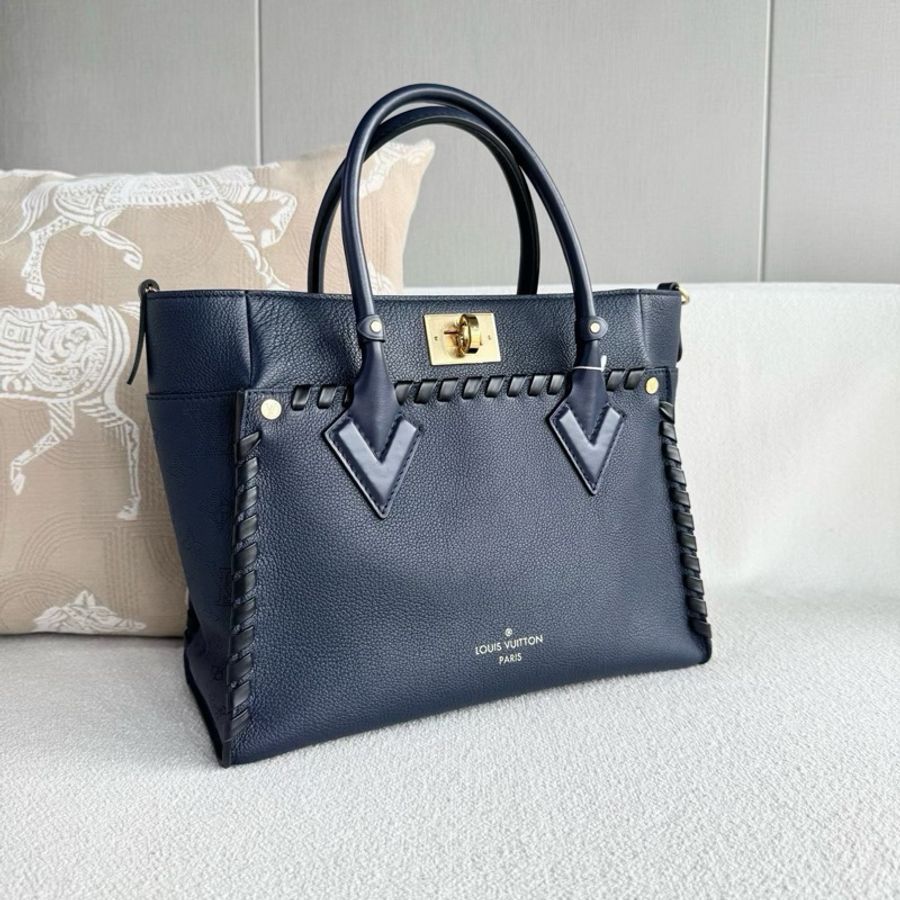 💙 LV On My Side 深藍色全皮手提斜背包 💙-1