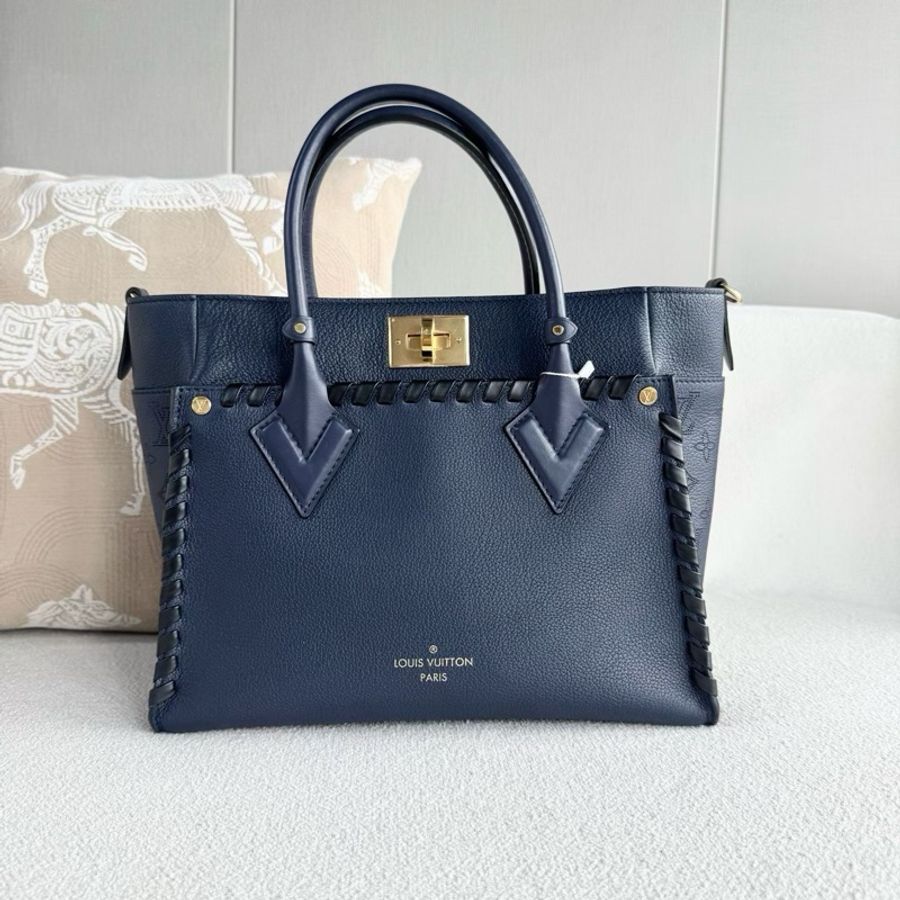 💙 LV On My Side 深藍色全皮手提斜背包 💙-6