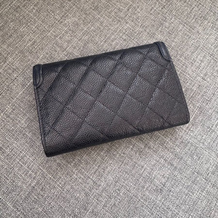 CHANEL 牛皮淡金午夜藍荔枝三折短夾-2