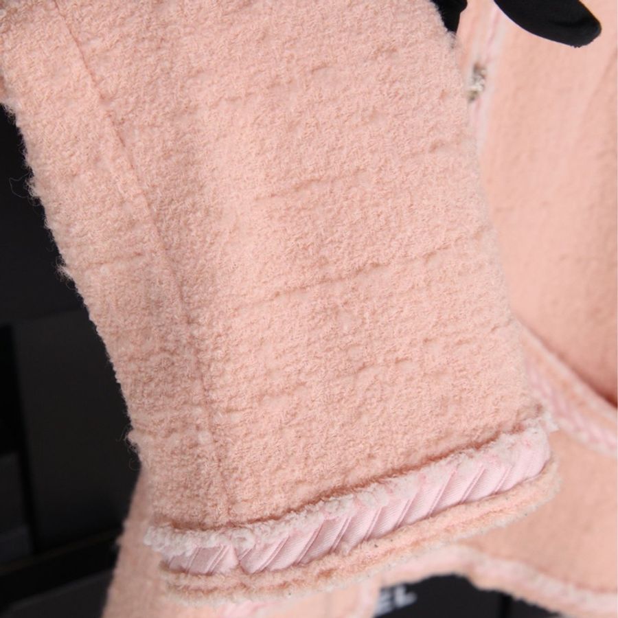 Chanel 09年粉色狮头纽扣圆领两口袋外套-29