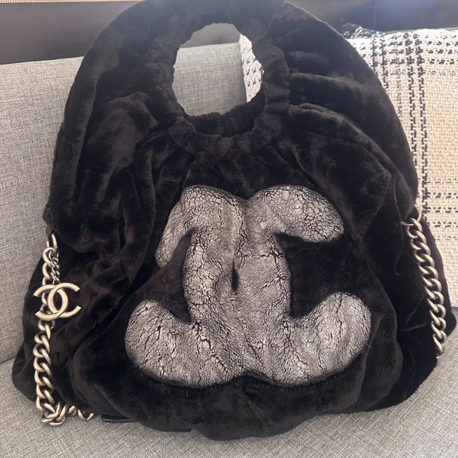 CHANEL 秀款黑兔毛拚皮HOBO包-1