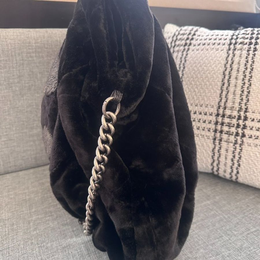 CHANEL 秀款黑兔毛拚皮HOBO包-3