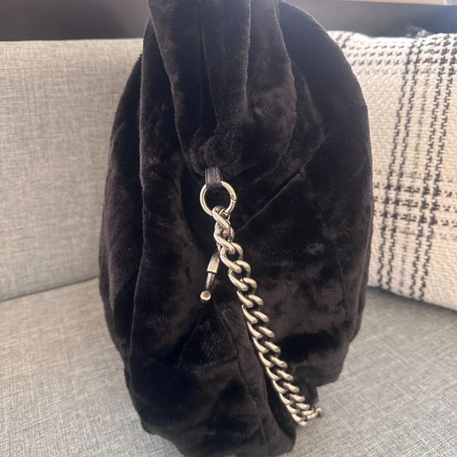 CHANEL 秀款黑兔毛拚皮HOBO包-4