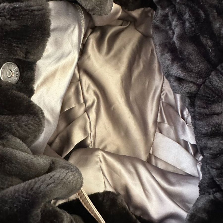 CHANEL 秀款黑兔毛拚皮HOBO包-6