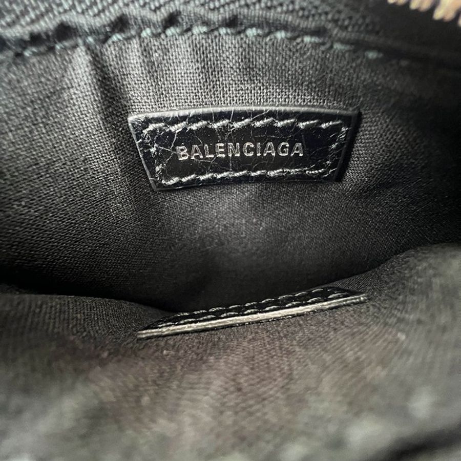 KÉSH 凱仕精品|BALENCIAGA Le Cagole XS 機車包 黑色肩背包|巴黎世家 Arena 羊皮水鑽銀釦半月包|附愛心鏡零錢包-23