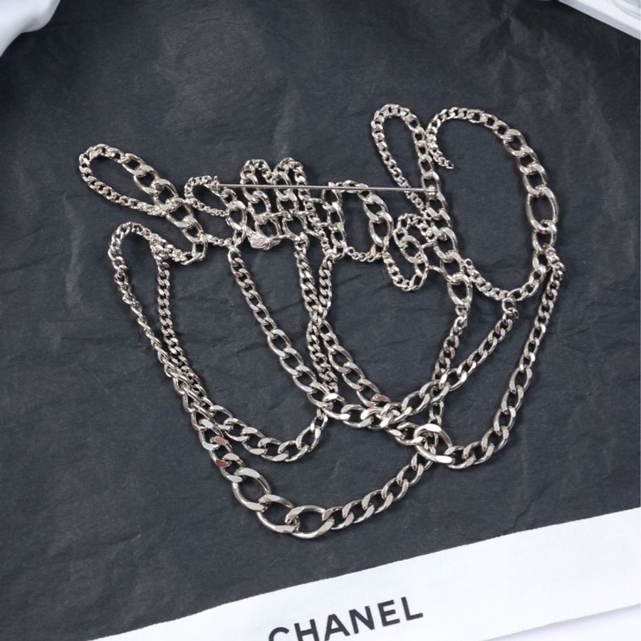 Chanel 06年素银链条字母胸针-1