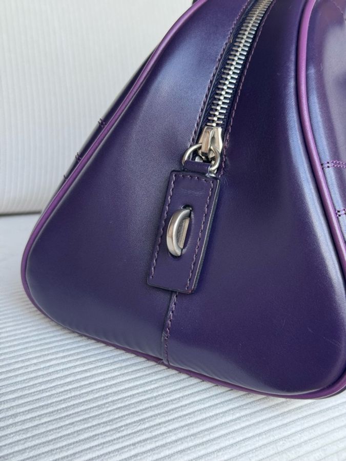 Prada vintage 紫色皮革保齡球包-11