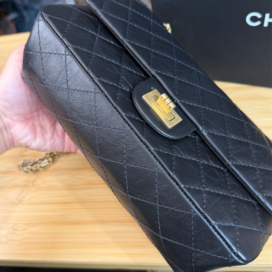 在台現貨CHANEL 經典黑金2.55 Reissue 口蓋鏈包25cm🖤近全新商品-6