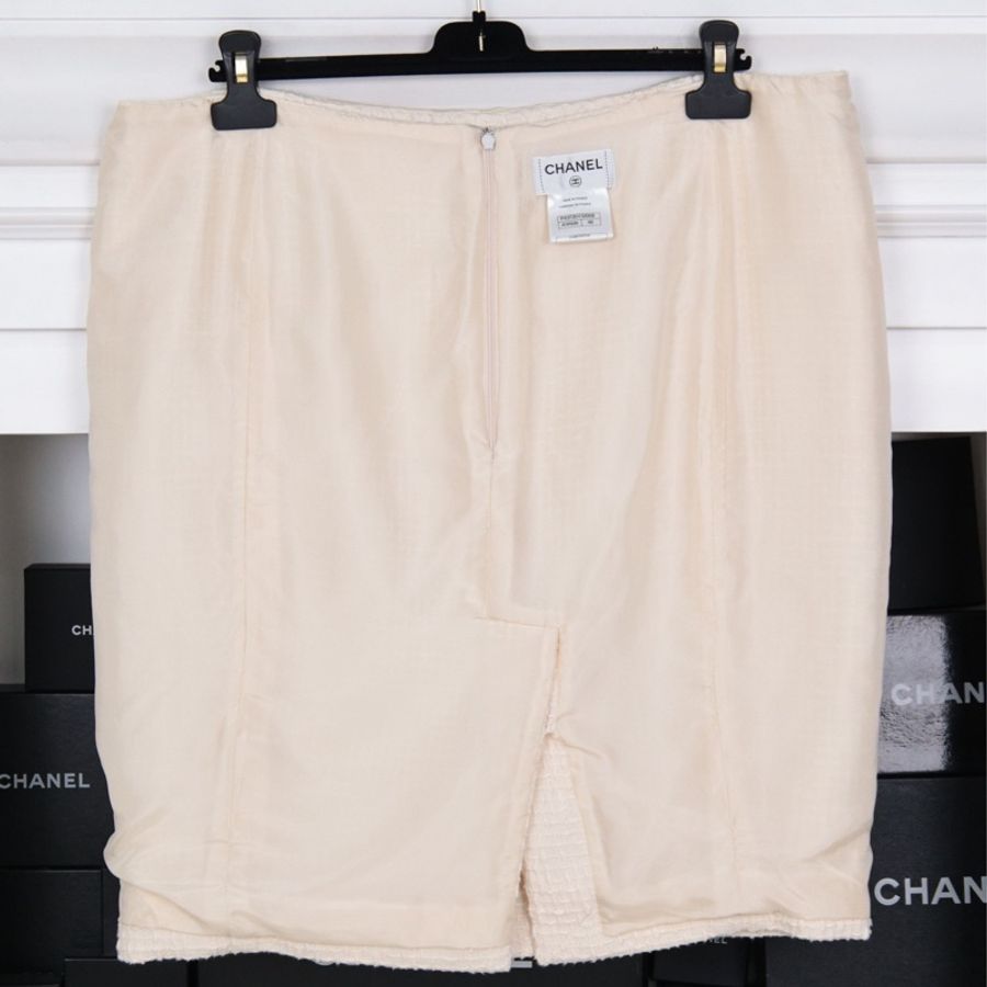 Chanel 12年秀款米色粗花呢珍珠扣两口袋半裙-9