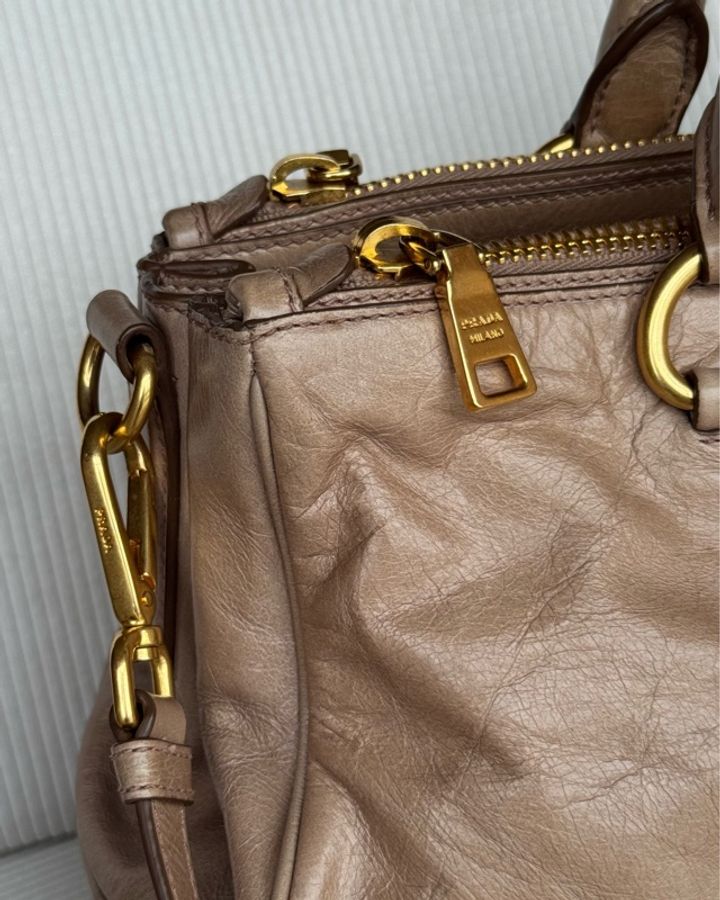 Prada Vitello Shine 牛皮兩用托特 卡其-16