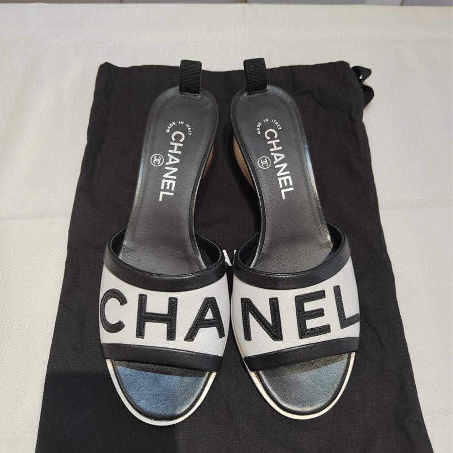 97新Chanel 香奈兒 黑白拼色字母拼皮水晶跟涼鞋，37.5碼-0